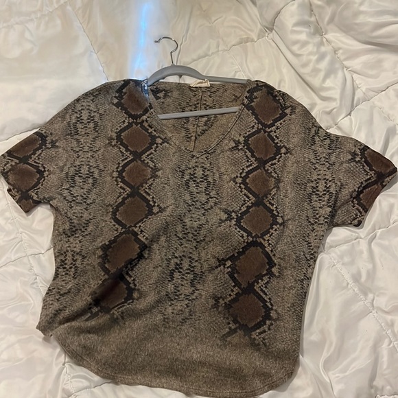 Snakeskin print top - Picture 1 of 2